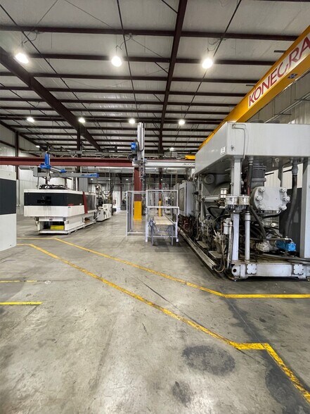 More Photos Of 190 Finegan dr, Del Rio Distribution For Sale