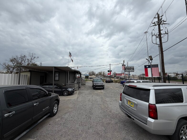 More Photos Of 11055 Eastex Fwy, Houston Auto Dealership For Sale