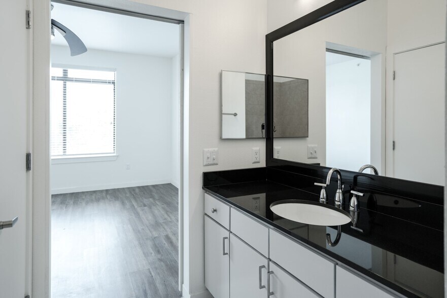 More Photos Of 127 E Riverside Dr, Austin Apartments For Lease