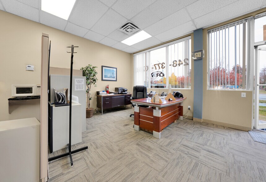 More Photos Of 2250 Pontiac Rd, Auburn Hills Office For Lease