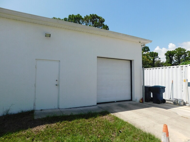 More Photos Of 5060 Industry Dr, Melbourne Manufacturing For Sale