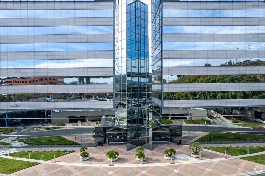 More Photos Of 8880 Rio San Diego Dr, San Diego Office For Lease