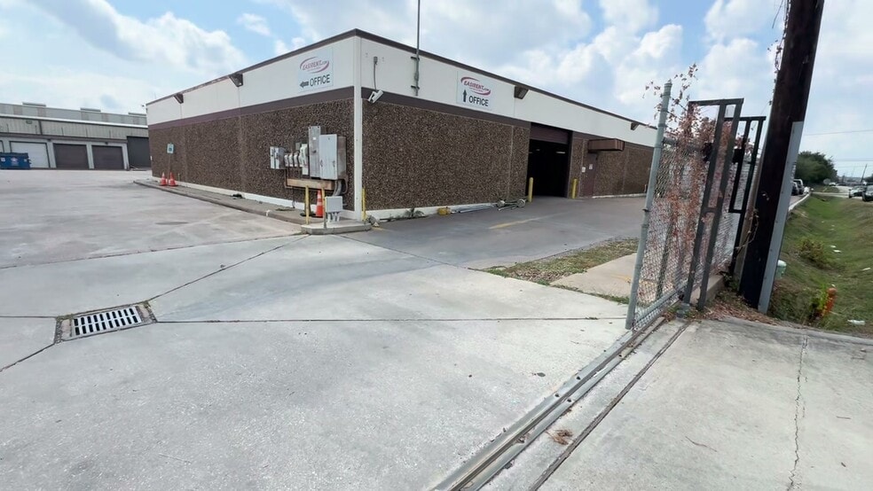 More Photos Of 7803 Hansen Rd, Houston Warehouse For Lease
