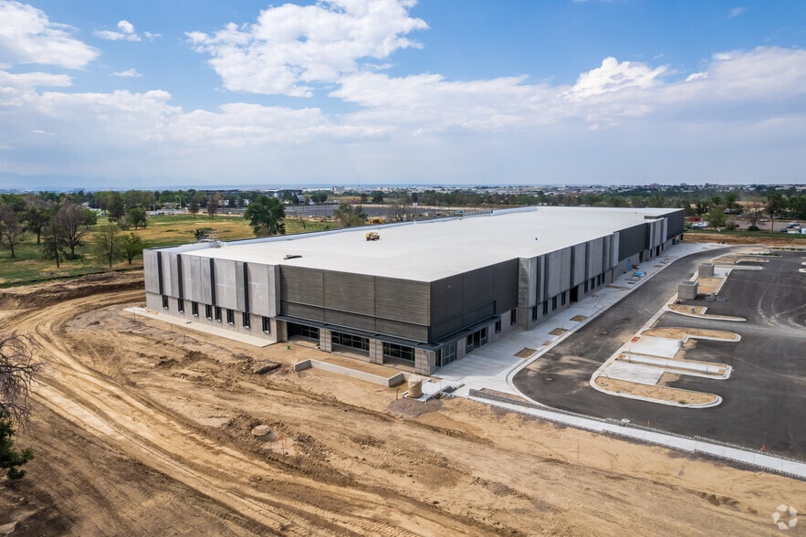 More Photos Of 2251 N Revere St, Aurora Light Manufacturing For Lease