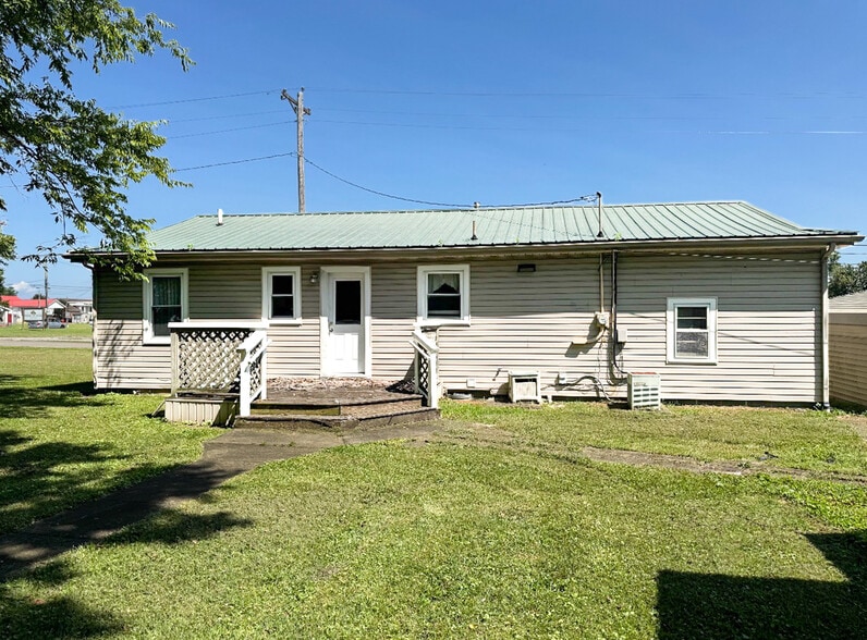 More Photos Of 202 Harold King Dr, Benton Office For Sale