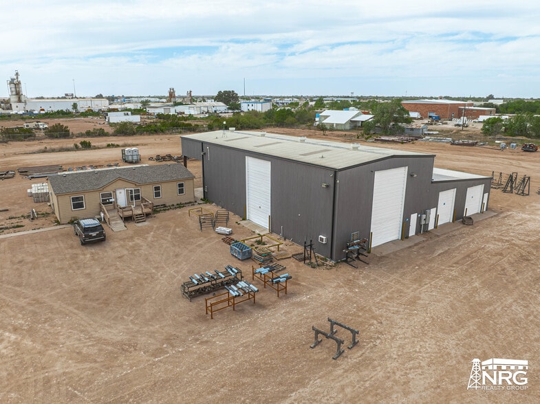 More Photos Of 1602 S Midkiff Rd, Midland Warehouse For Lease