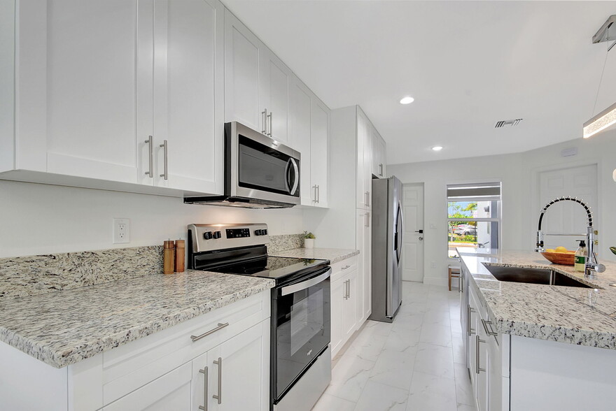 More Photos Of 3871 Patio Ct, Lake Worth Apartments For Sale