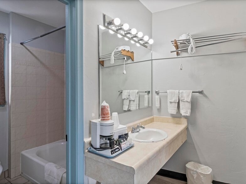 More Photos Of 180 E Center St, Panguitch Hotel For Sale