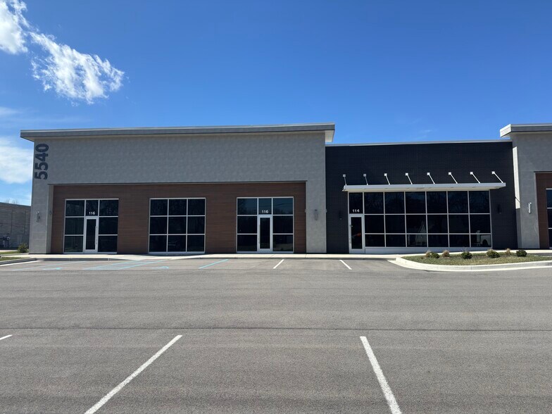 More Photos Of 5540 S East St, Indianapolis Medical For Lease