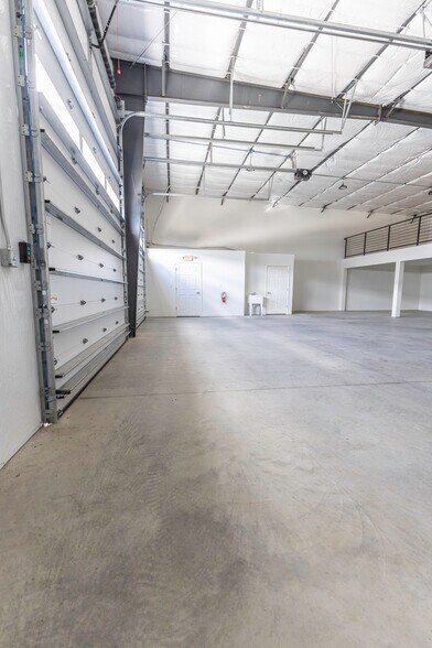 More Photos Of 11089 N US Highway 301, Oxford Light Manufacturing For Lease