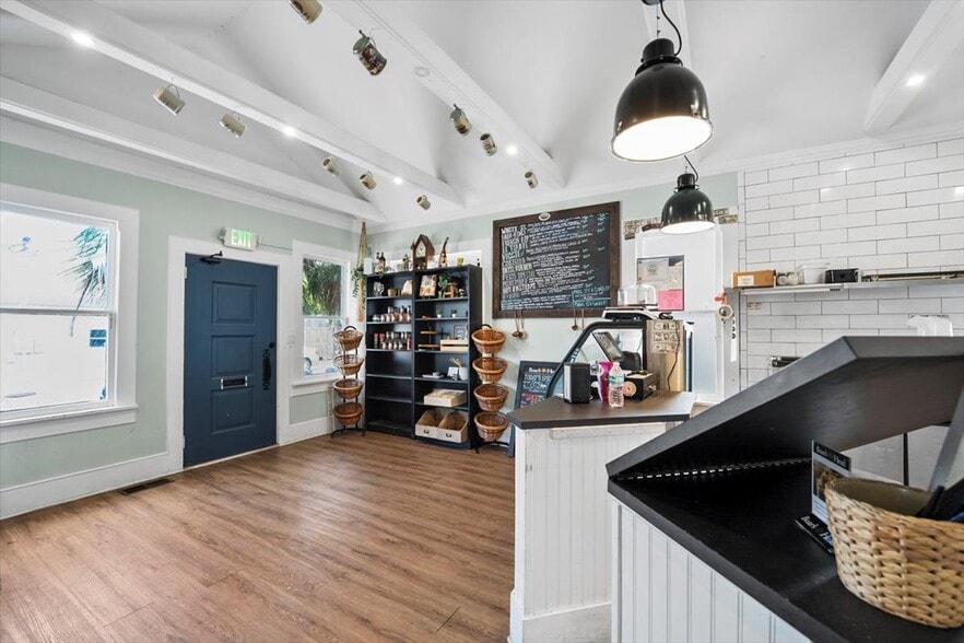 More Photos Of 4 White St, Saint Augustine Storefront For Lease