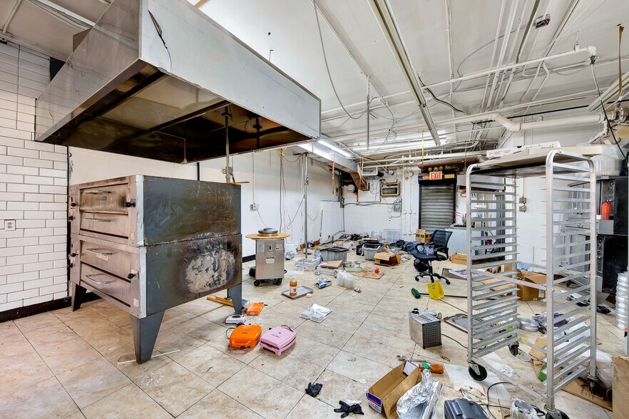 More Photos Of 1997-2013 Mcdonald Ave, Brooklyn Showroom For Lease