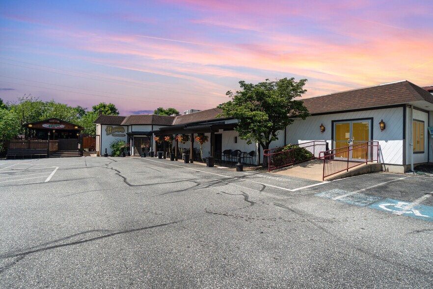 Primary Photo Of 1990 W Main St, Mount Joy Bowling Alley For Lease
