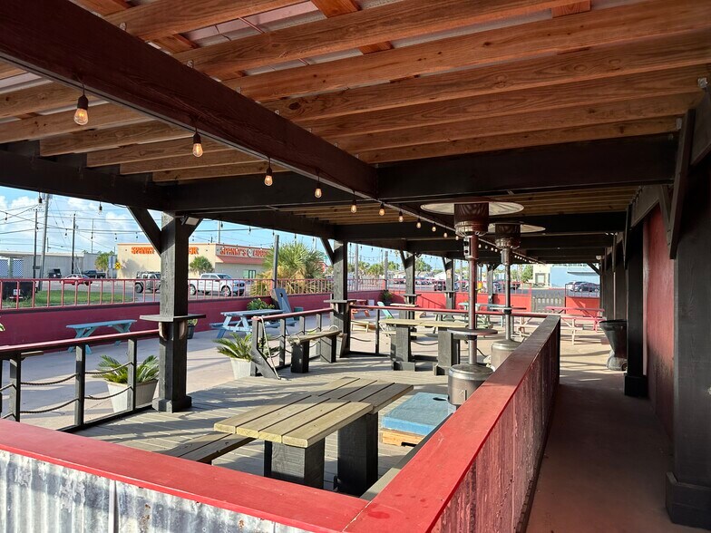 More Photos Of 130 E Goodnight Ave, Aransas Pass Restaurant For Sale