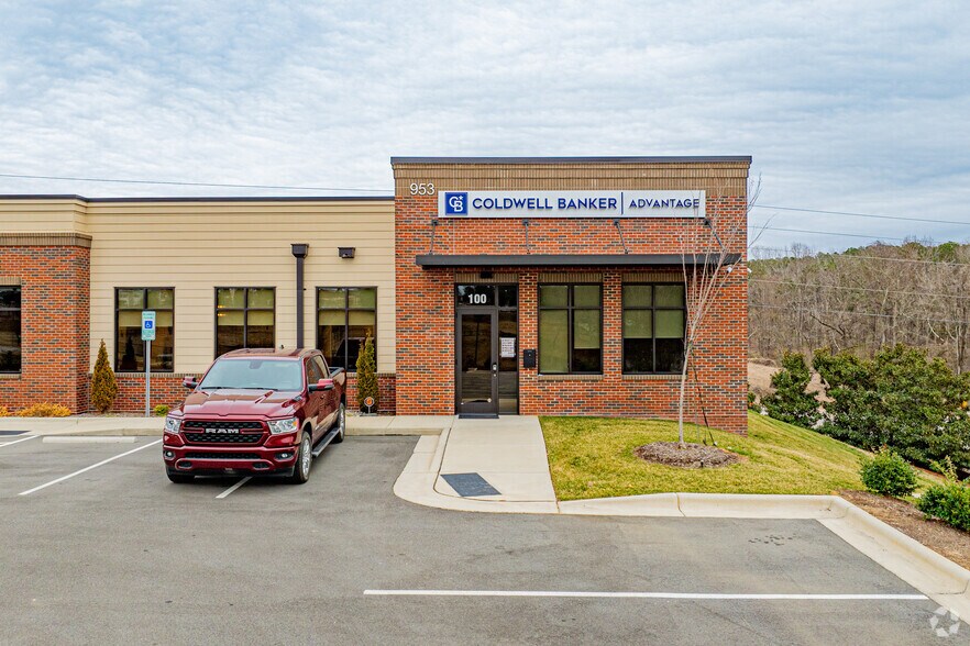 More Photos Of 953 Gateway Commons Cir, Wake Forest Office For Lease