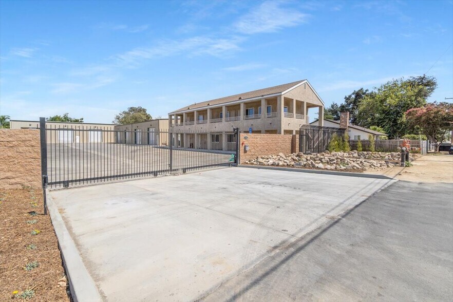 More Photos Of 11185 Roswell Ave, Pomona Warehouse For Lease