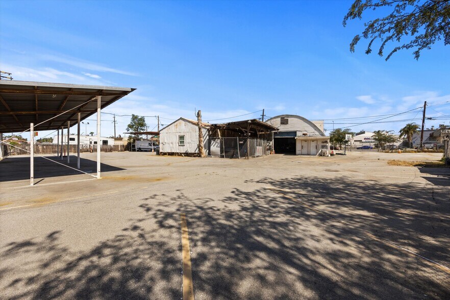 More Photos Of 205 E 18th St, Bakersfield Manufacturing For Sale
