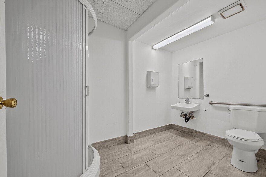 More Photos Of 13663 Prairie Ave, Hawthorne Office For Sale