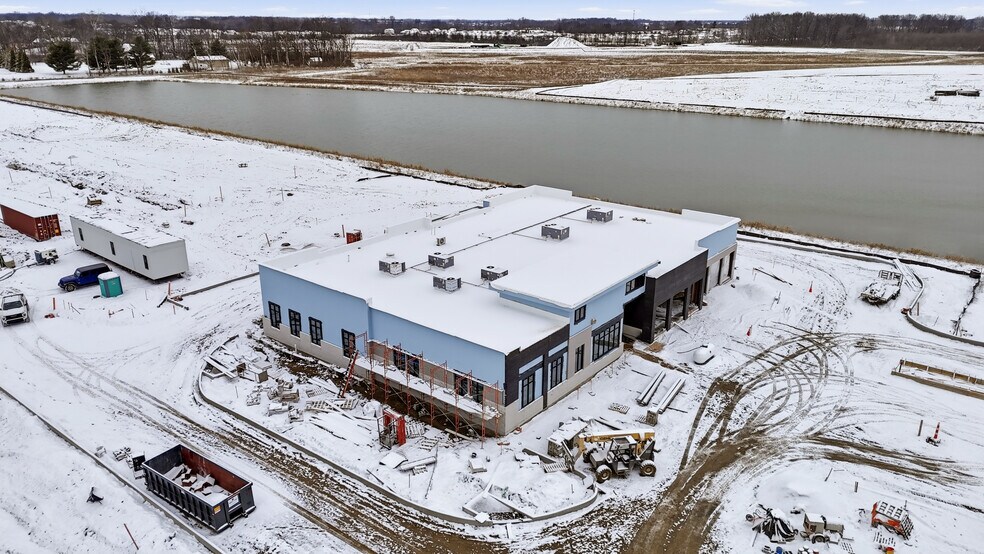 More Photos Of 13675 Brooks School Rd, Noblesville General Retail For Lease