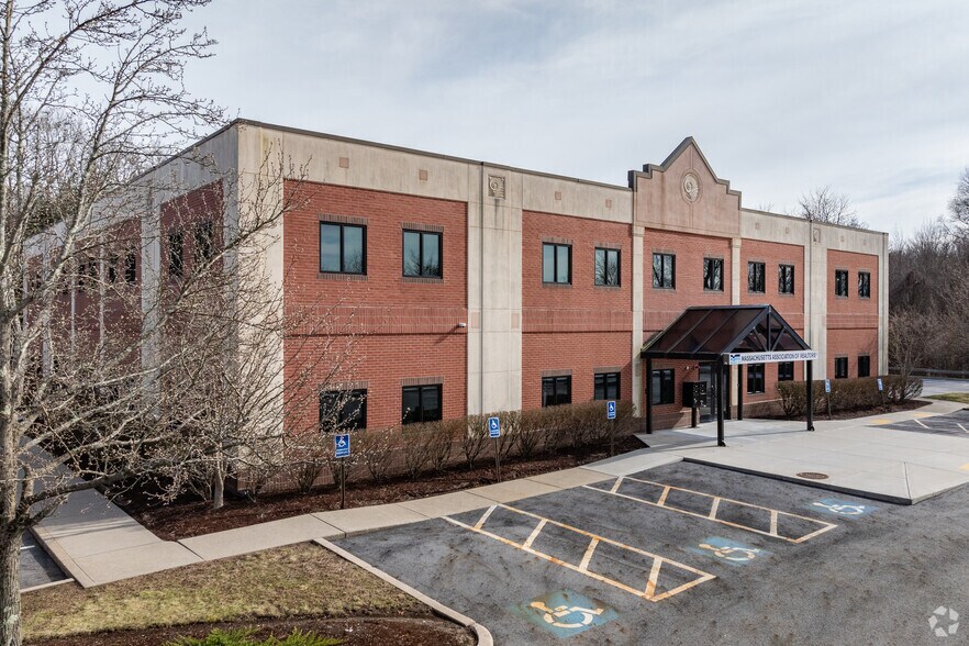 More Photos Of 18 Washington St, Foxborough Medical For Lease