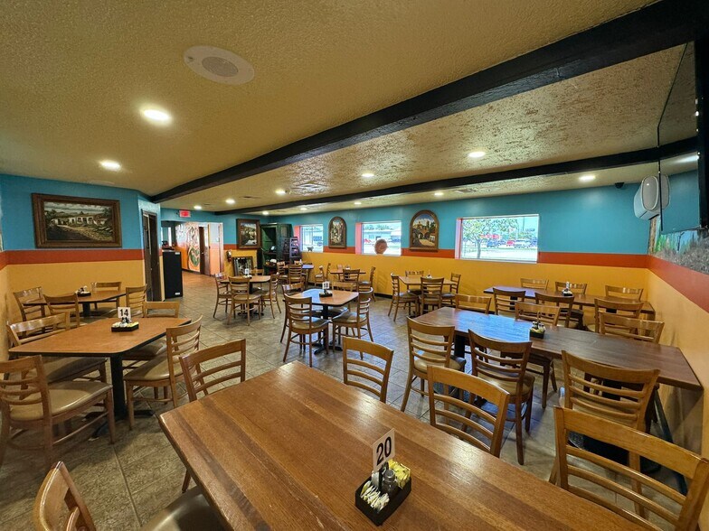 More Photos Of 1410 1st St E, Humble Restaurant For Sale