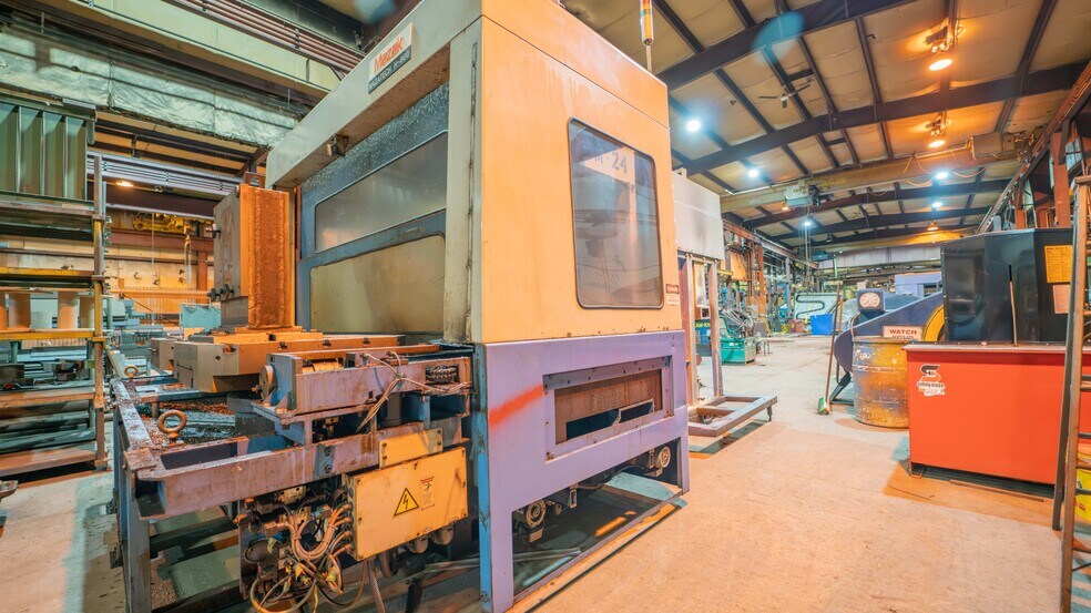 More Photos Of 1019 E Summit St, Crown Point Warehouse For Sale