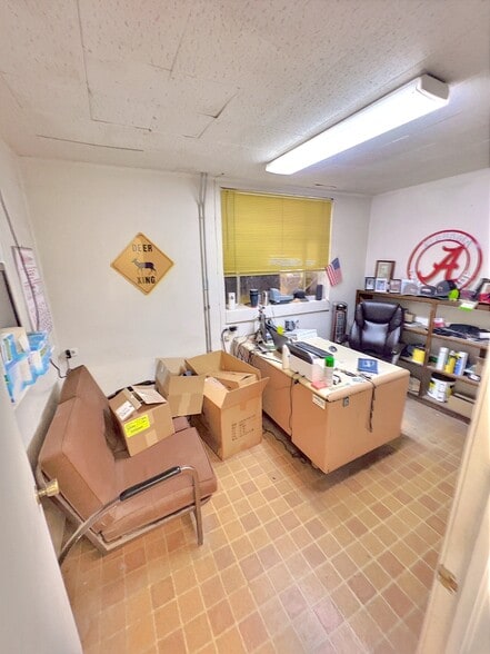 More Photos Of 401 S 10th St, Frederick Showroom For Sale