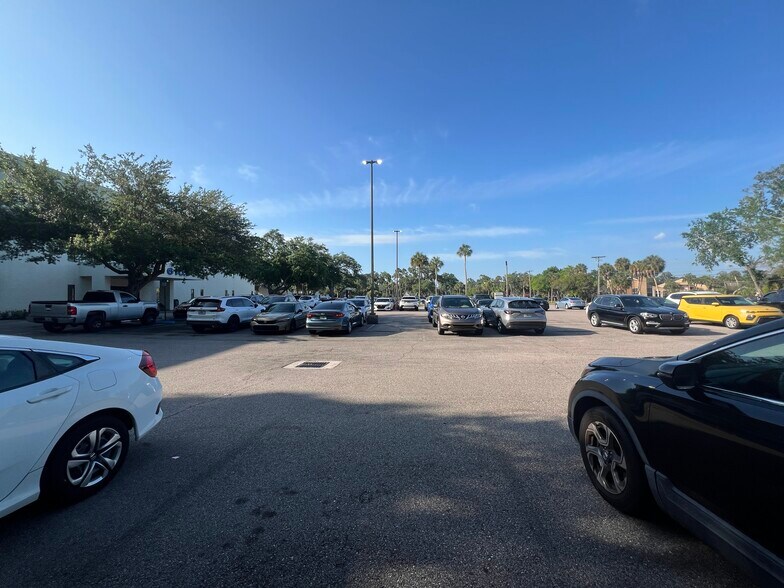 More Photos Of 6101 Webb Rd, Tampa Medical For Lease