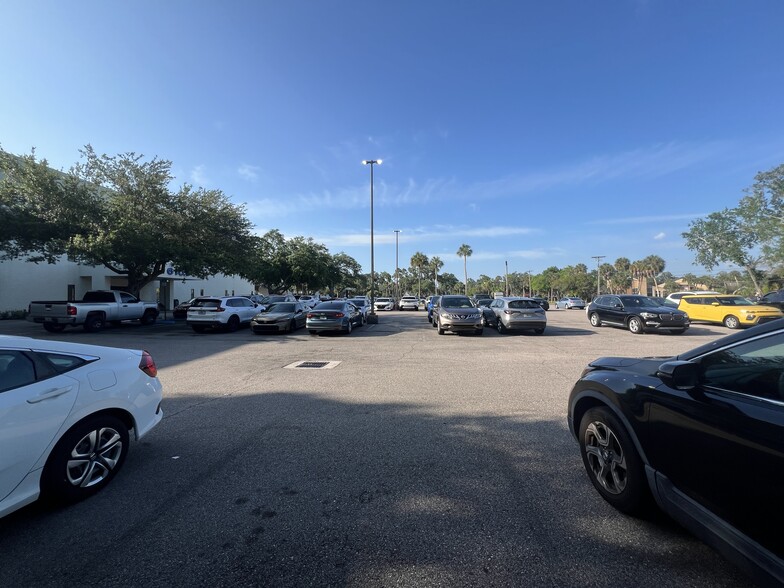 More Photos Of 6101 Webb Rd, Tampa Medical For Lease