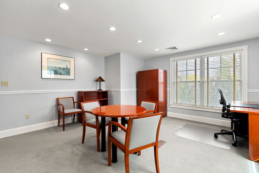 More Photos Of 52A Waltham St, Lexington Office For Lease
