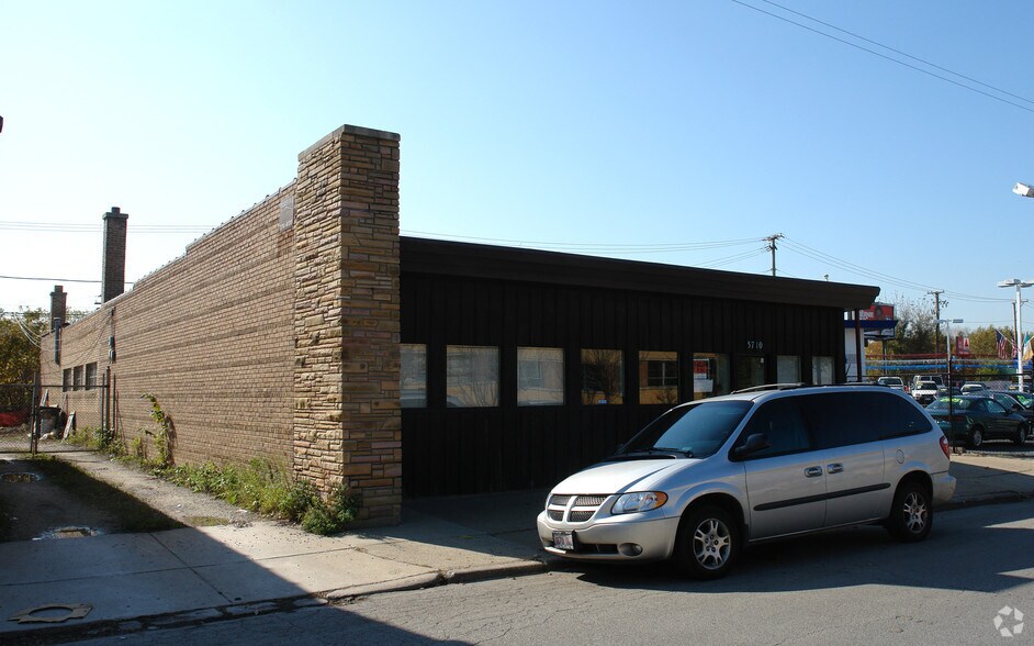 More Photos Of 5710 N Northwest Hwy, Chicago Warehouse For Sale