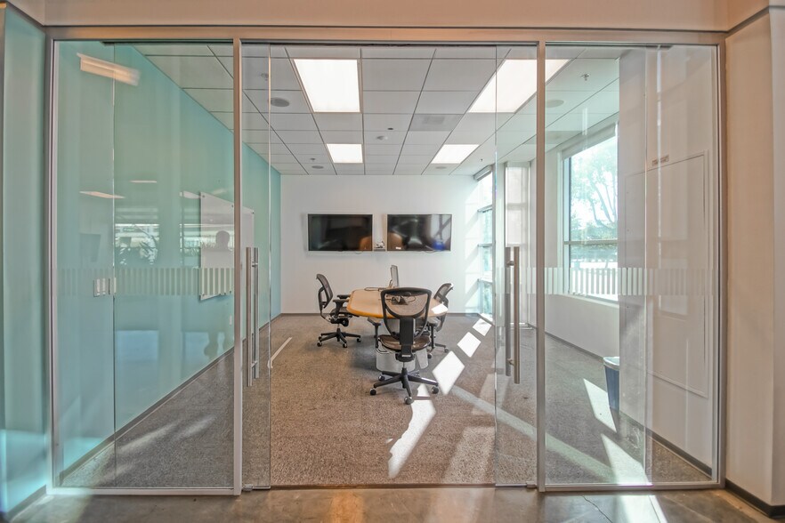 More Photos Of 887-889 N Douglas St, El Segundo Loft Creative Space For Lease