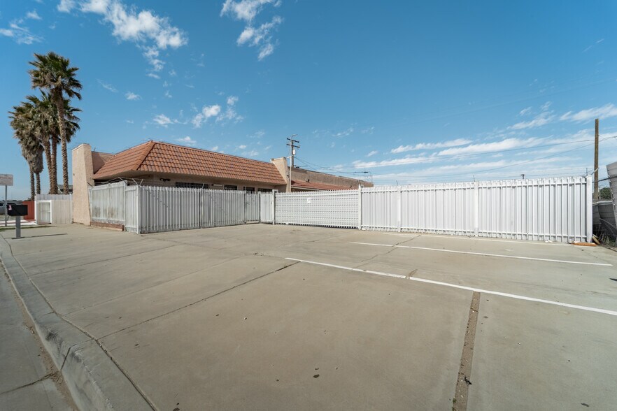 More Photos Of 113 W Pillsbury St, Lancaster Flex For Sale