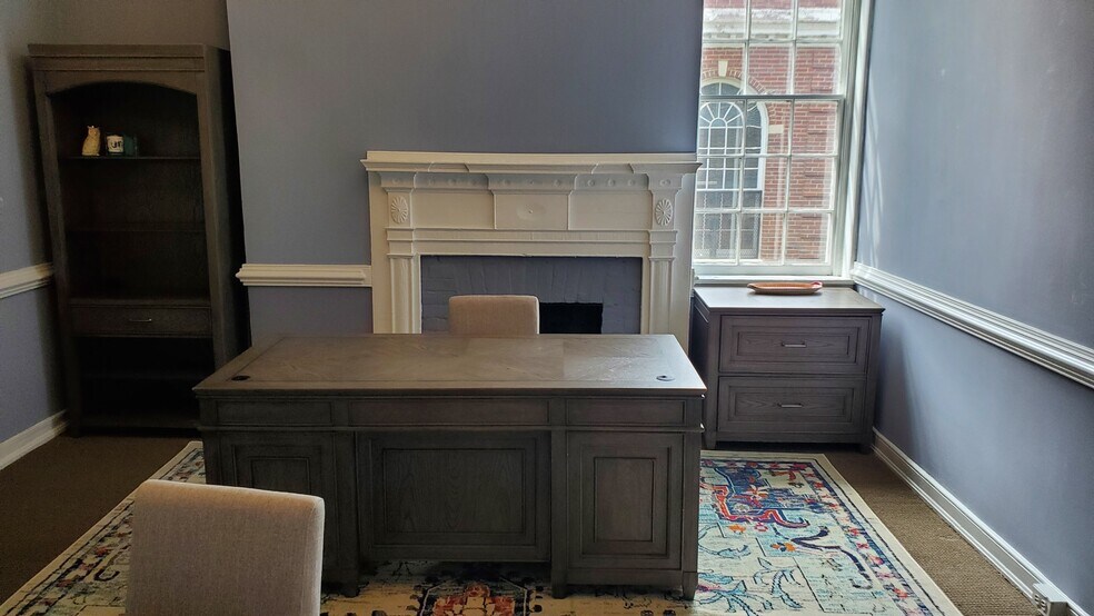 More Photos Of 19 E Market St, Leesburg Office For Lease