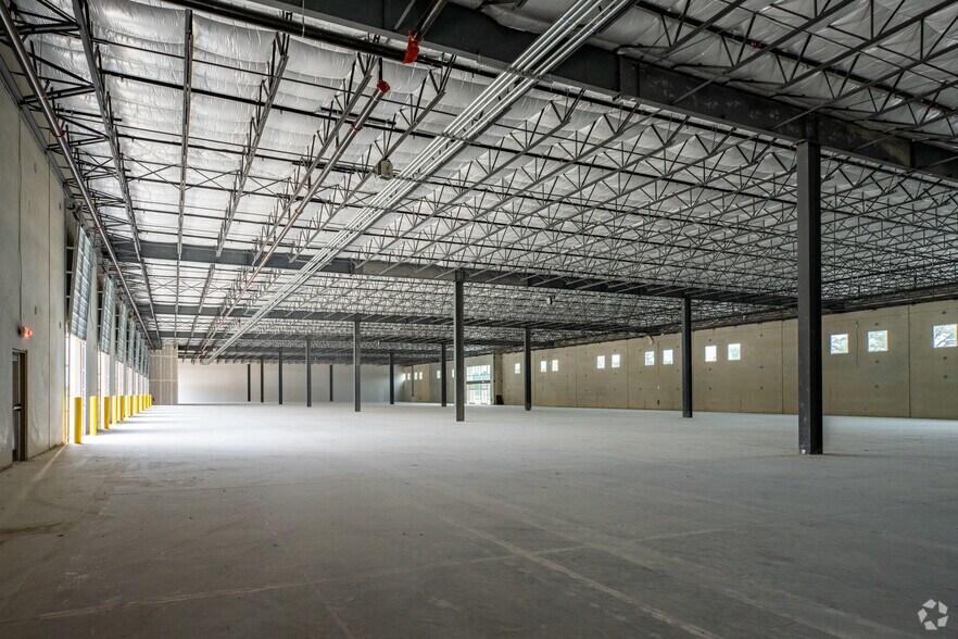More Photos Of 1200 Bmc Dr, Cedar Park Distribution For Lease