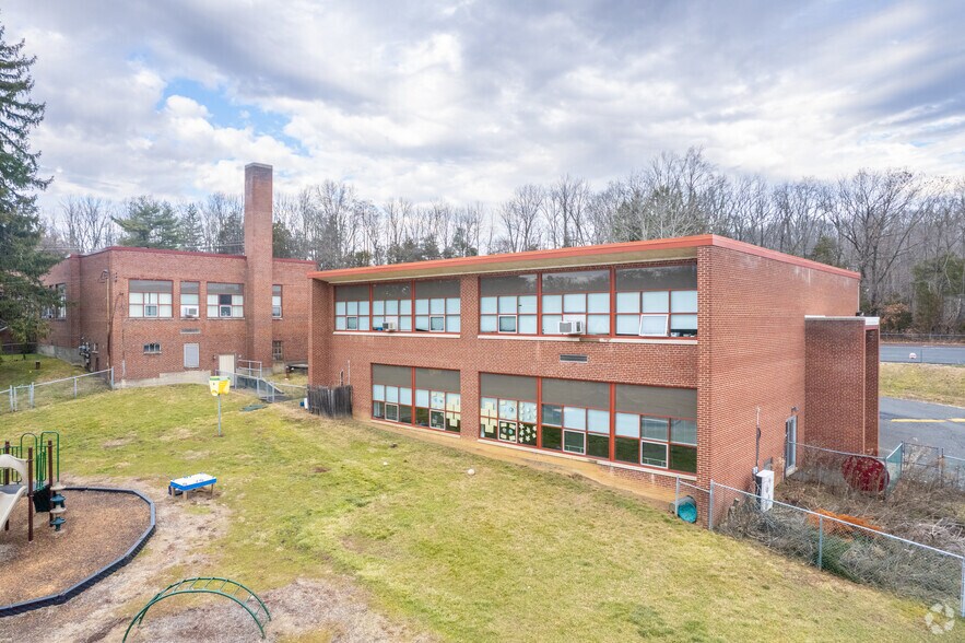 More Photos Of 3000 Main St, Green Lane Daycare Center For Lease