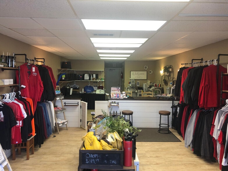 More Photos Of 780 Main St, Baldwin Storefront Retail Residential For Lease