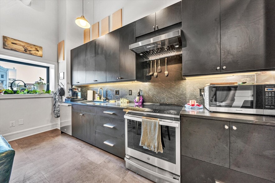 More Photos Of 109 Campbell Ave SW, Roanoke Apartments For Sale