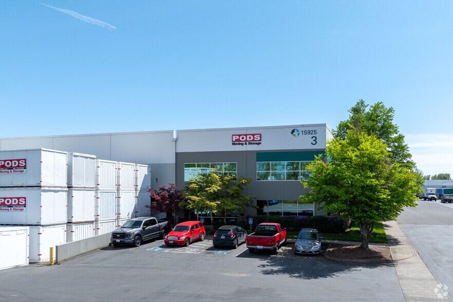 More Photos Of 15925 N Lombard St, Portland Distribution For Lease