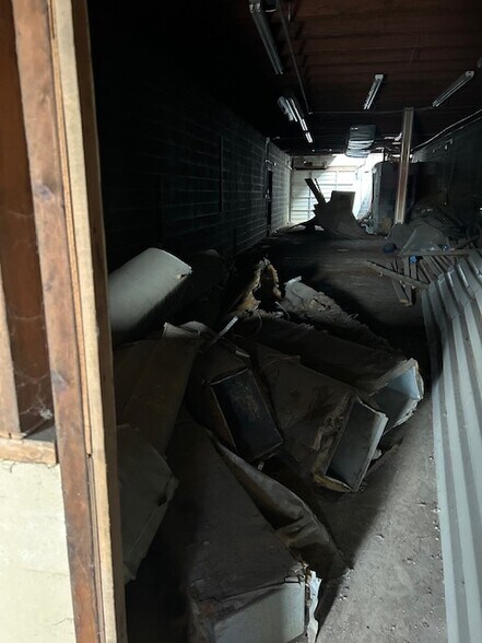 More Photos Of 729 E 7 Mile Rd, Detroit Storefront For Sale