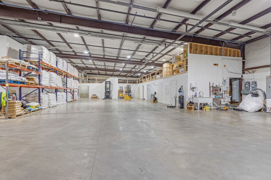 More Photos Of 2312 Centennial Cir, Gainesville Warehouse For Sale
