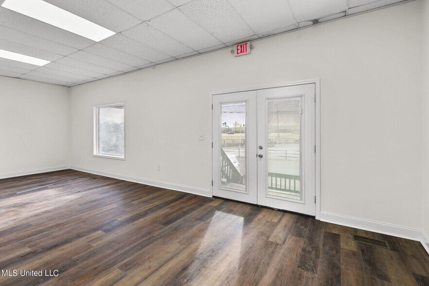 More Photos Of 148 Weisenberger Rd, Madison Flex For Lease