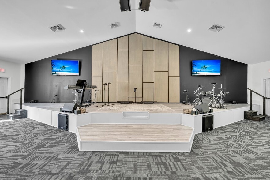 More Photos Of 3587 N Highway 17, Mount Pleasant Religious Facility For Sale