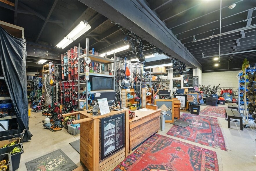 More Photos Of 2975 NE Sandy Blvd, Portland Storefront For Sale