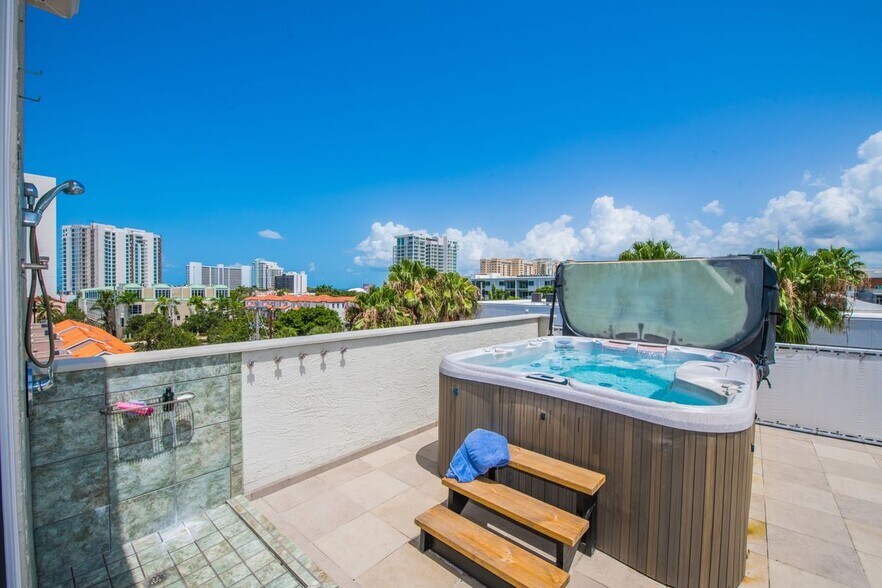 More Photos Of 1345 2nd St, Sarasota Office Residential For Sale