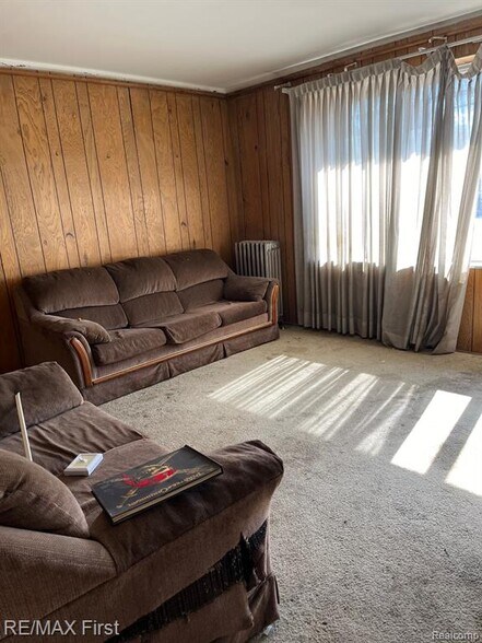 Primary Photo Of 1523 E 8 Mile Rd, Hazel Park Flex For Sale