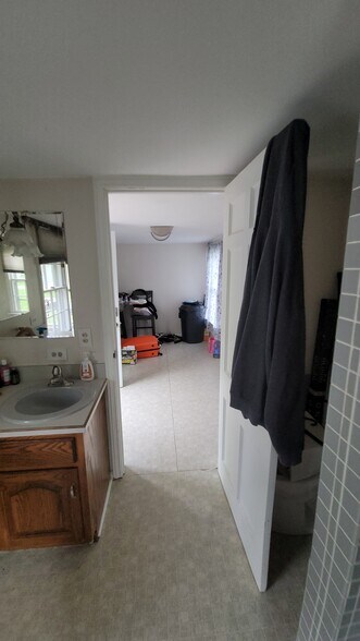 More Photos Of 5430 Rockville Rd, Indianapolis Specialty For Sale