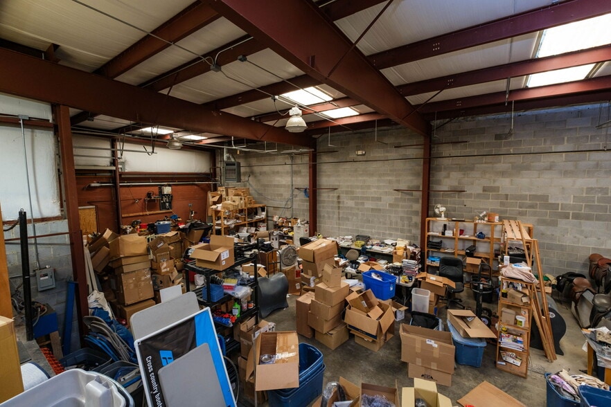 More Photos Of 115 Miller St, Broadway Industrial For Lease