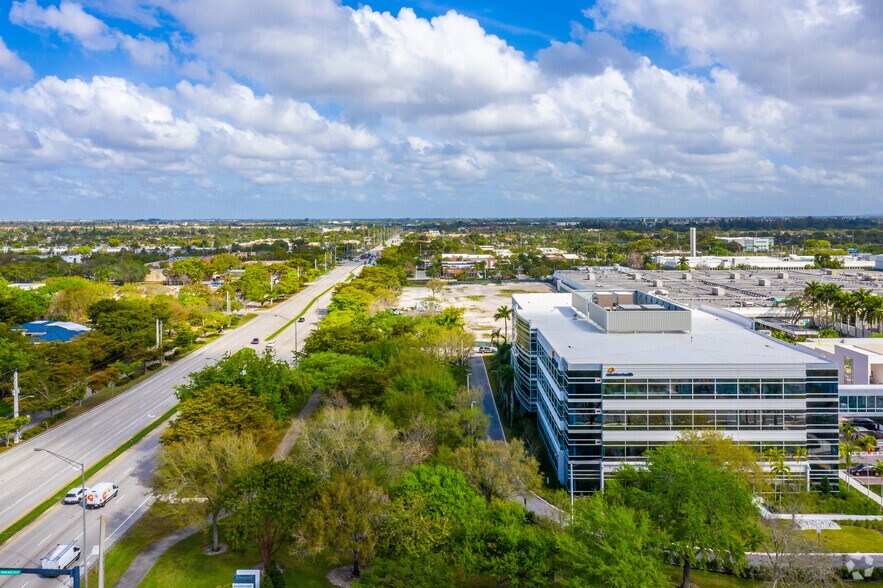More Photos Of 1700 N University Dr, Plantation Office For Lease