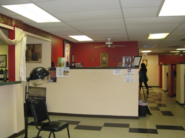 More Photos Of 1104 W Glen Flora Ave, Waukegan Storefront Retail Office For Lease